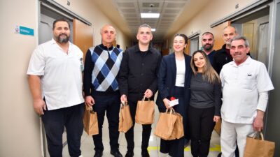 Ortahisar Belediyesi, sağlık çalışanlarını unutmadı Ortahisar Belediyesi Sosyal Yardım İşleri Müdürlüğü görevlileri, hastaneleri ziyaret ederek