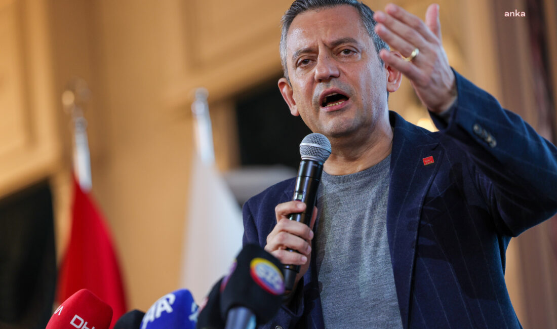 Keçiören Belediyesi’nin düzenlediği iftar programına katılan CHP Genel Başkanı Özgür