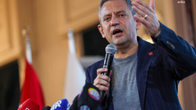 Keçiören Belediyesi’nin düzenlediği iftar programına katılan CHP Genel Başkanı Özgür