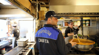 Eyüpsultan Zabıta ekiplerinden lokanta ve restoranlara denetim Eyüpsultan Belediyesi Zabıta Müdürlüğü ekipleri, Ramazan ayının gelmesiyle birlikte kafe