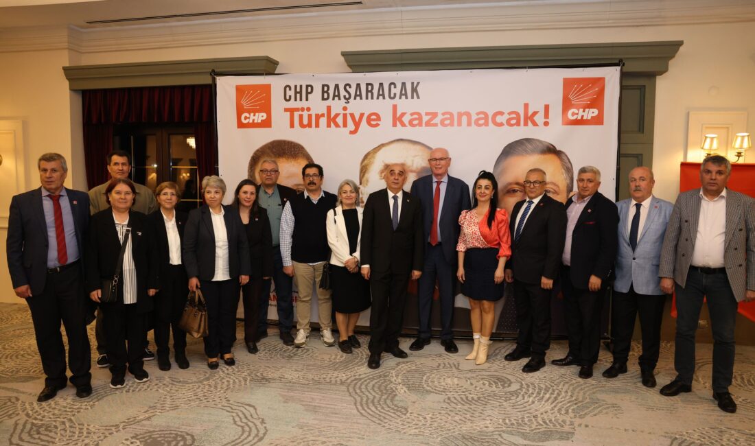 Odunpazarı Belediye Başkanı Kazım Kurt, CHP Odunpazarı İlçe Başkanlığının düzenlediği