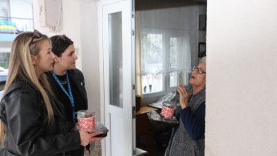 Güzelbahçe Belediyesi’nden Evlere İftar Servisi 11 ayın sultanı Ramazan’ın başlamasıyla paylaşım ve dayanışmanın en güzel