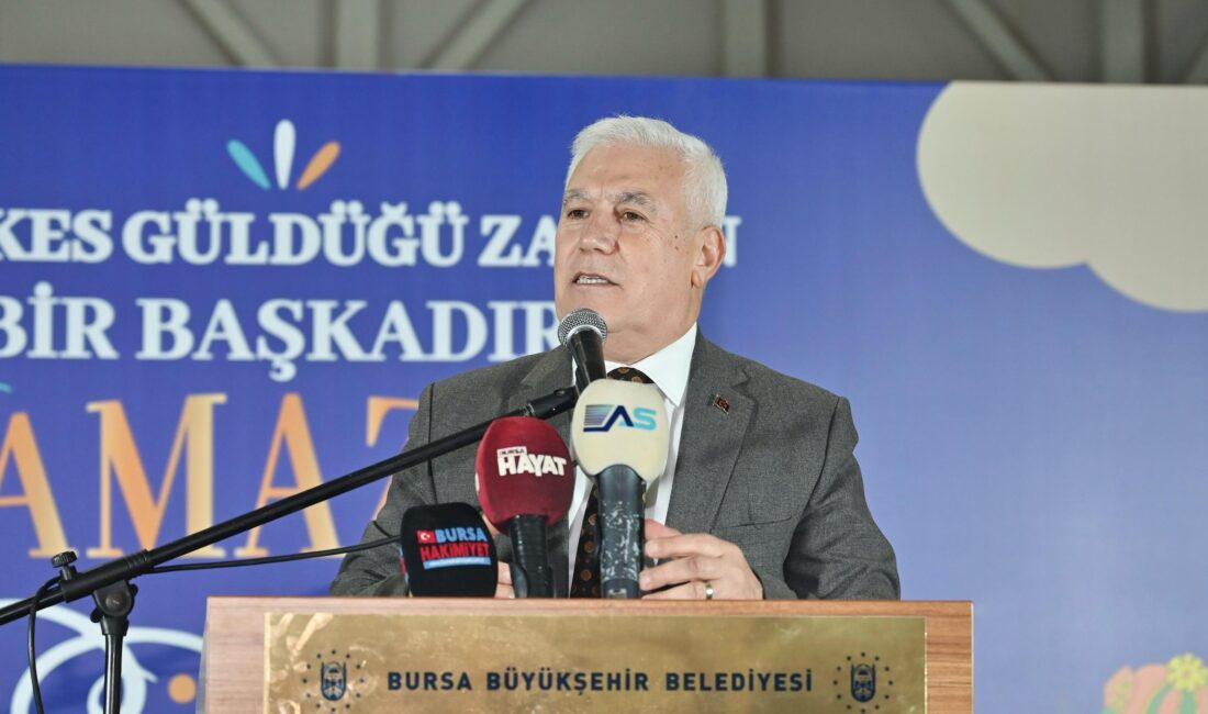 Bursa Büyükşehir Belediye Başkanı Mustafa Bozbey, eşi Seden Bozbey ile