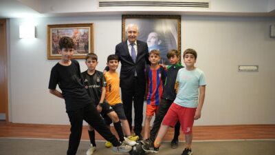 ÇOCUKLAR İSTEDİ BAŞKAN TÜRKMEN YAPTI Kemalpaşa’da bulunan parklarda kapsamlı dönüşüm ve yenilemeler çalışmaları yapılıyor. İlçede