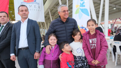 Kemer Belediye Başkanı Necati Topaloğlu ev sahipliğinde Kuzdere Mahallesi’nde iftar