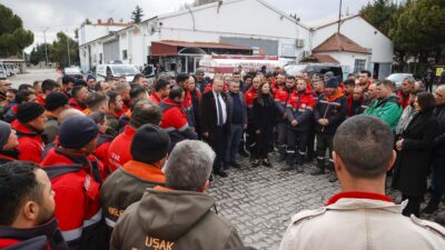 UŞAK BELEDİYESİ ÖZ KAYNAKLARINI ARTIRIYOR Başkan Yalım Yeni Araçları Bizzat Tanıttı, Belediyede Kiralık Araç Kalmadı