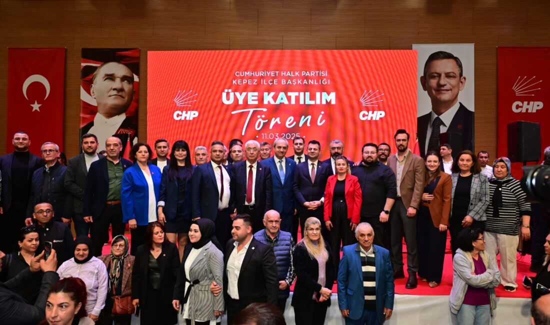 CHP Kepez’de yeni üyelere rozetleri törenle takıldı CHP Kepez İlçe