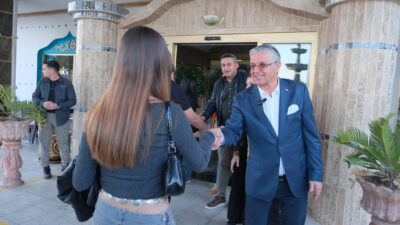 Başkan Topaloğlu’ndan öğrencilere iftar yemeği Kemer Belediye Başkanı Necati Topaloğlu Kemer’e bağlı Kiriş Mahallesi’nde bulunan