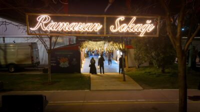 RAMAZAN’IN EN RENKLİ DURAĞI: BEYOĞLU RAMAZAN SOKAĞI Beyoğlu Belediyesi tarafından Hasköy Sahilde kurulan Ramazan Sokağı büyüleyici atmosferi