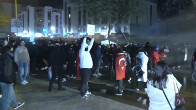 İBB Başkanı Ekrem İmamoğlu’nun gözaltına alınmasının ardından İzmir’de başlayan protestolar