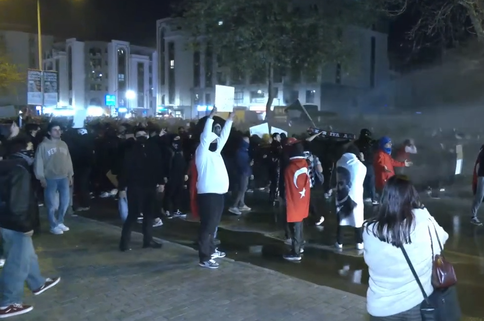 İBB Başkanı Ekrem İmamoğlu’nun gözaltına alınmasının ardından İzmir’de başlayan protestolar