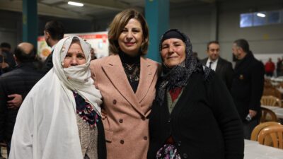 BÜYÜKŞEHİR İFTAR SOFRALARI KURMAYA DEVAM EDİYOR Eskişehir Büyükşehir Belediyesi, Ramazan ayı dolayısıyla geleneksel iftarsofralarından birini daha