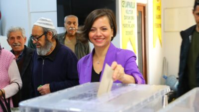 Başkan Kınay “Oyunuzu Kullanın, Demokrasiye Sahip Çıkın”Karabağlar Belediye Başkanı Helil