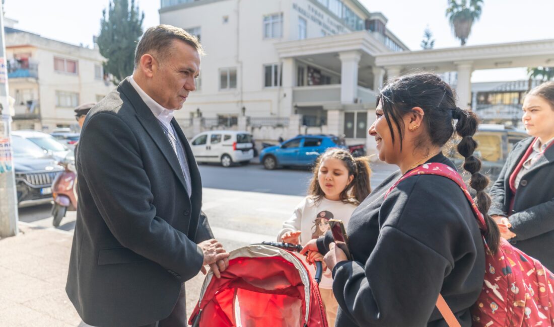Başkan Özyiğit, Bahçelievler Mahallesi’nde vatandaşlarla buluştu Mersin Yenişehir Belediye Başkanı Abdullah Özyiğit, Bahçelievler Mahallesi’nde esnaf vevatandaşlarla