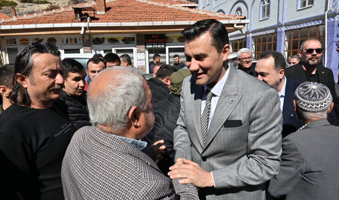 Manisa Büyükşehir Belediye Başkanı Mimar Ferdi Zeyrek, Akhisar Belediye Başkanı
