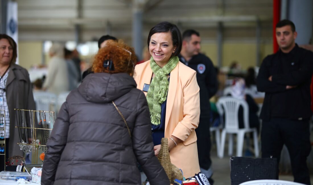 Karabağlar Belediyesi, Ramazan Bayramı arifesinde kent merkezinde yaşanan kaldırım ve