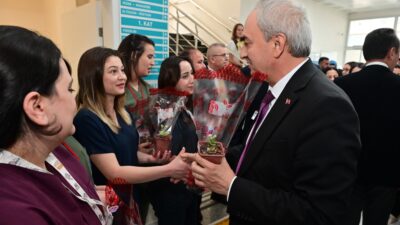 Başkan Kocagöz, sağlık çalışanlarının Tıp Bayramı’nı kutladı Kepez Belediye Başkanı Mesut Kocagöz, Belediye Sağlık Merkezi’ni ziyaret ederek,