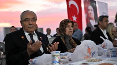 Antalya Muratpaşa Belediye Başkanı Ümit Uysal, şehit yakınları, gaziler ve