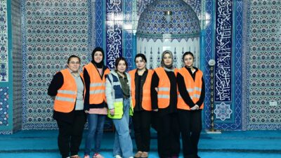 Karabağlar Belediyesi, ilçede bulunan camileri hafta boyu temizleyerek, Ramazan Ayı’nda