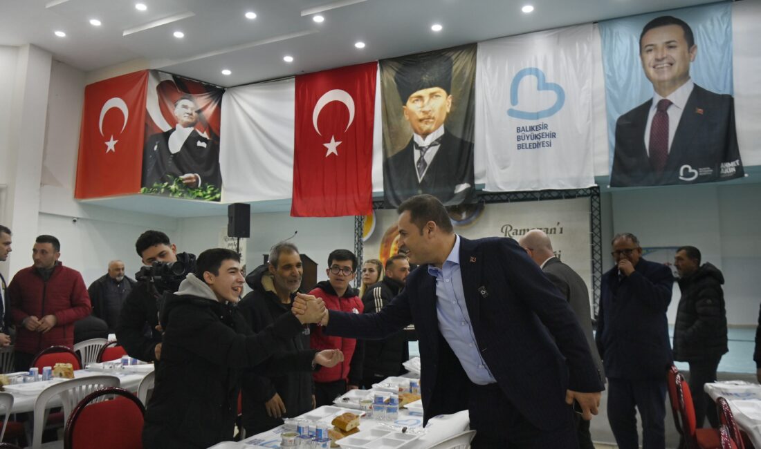 Akın: Önce iftar yaptı sonra müjdeleri sıraladı Başkan Akın’dan Dursunbey’e