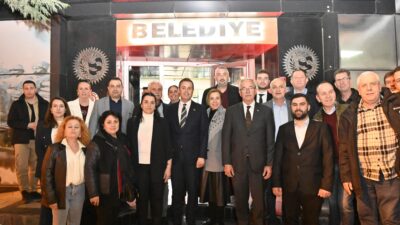 Balıkesir Büyükşehir Belediye Başkanı Ahmet Akın, Erdek’te düzenlenen iftar yemeğine