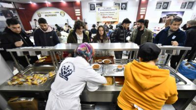 Mansur Yavaş: “Sevgili aileler içiniz rahat olsun, evlatlarınız bize emanet” Ankara Büyükşehir Belediye (ABB) Başkanı Mansur Yavaş’ın “Üniversite Ankara’da Okunur”