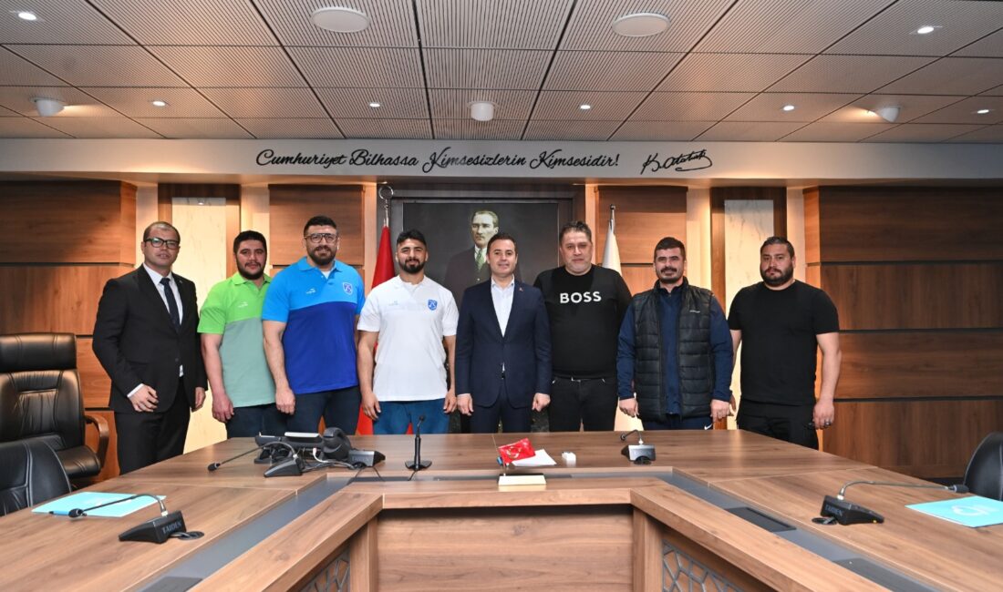 Ahmet Akın’dan şampiyonluk için dev hamle Balıkesir Büyükşehir Belediye Başkanı