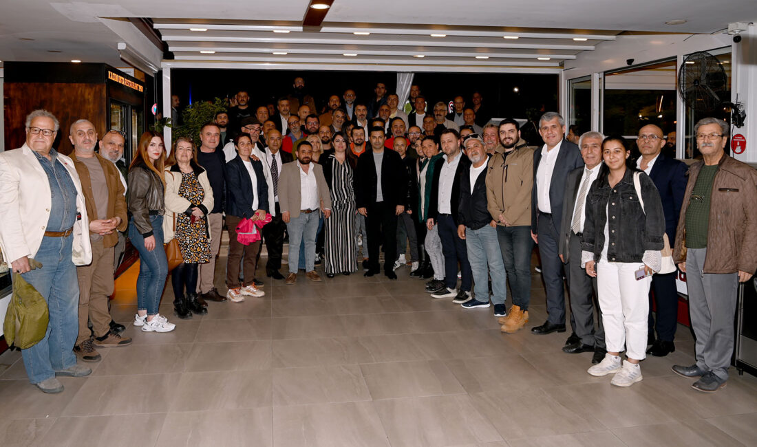 Kuşadası Belediye Başkanı Ömer Günel, iftar yemeğinde yerel basın temsilcileriyle