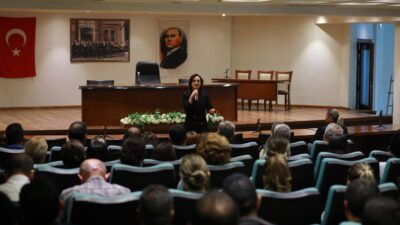 Efes Selçuk Belediye Başkanı Filiz Ceritoğlu Sengel, belediye emekçileri ile