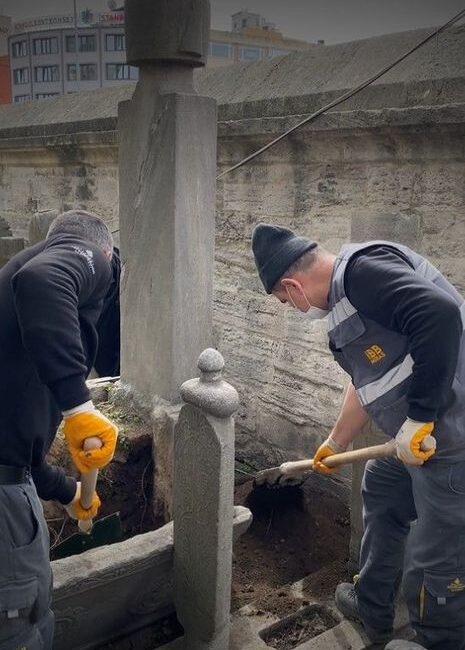 Son günlerde bazı mecralarda, Şehzade Camii haziresinde bulunan tarihi mezarlara