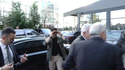  İYİ Parti Genel Başkanı Müsavat Dervişoğlu, partisinin milletvekilleri ve Genel İdare