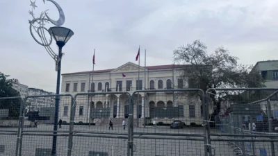 19 Mart’ta tutuklanan Ekrem İmamoğlu’na destek için İzmir’de düzenlenen eylemler,