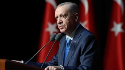 AKP’li Cumhurbaşkanı Erdoğan, bayram tatili süresinin kamuda 9 güne çıkarıldığını