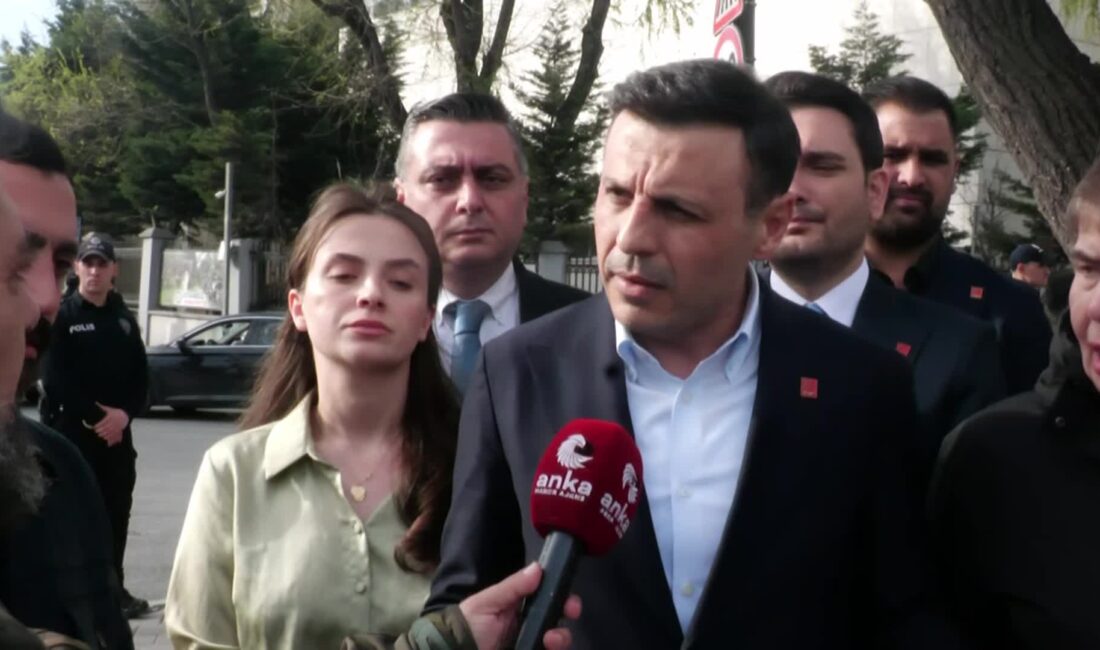 CHP İstanbul İl Başkanı Özgür Çelik, Vatan Emniyet Müdürlüğü önünde