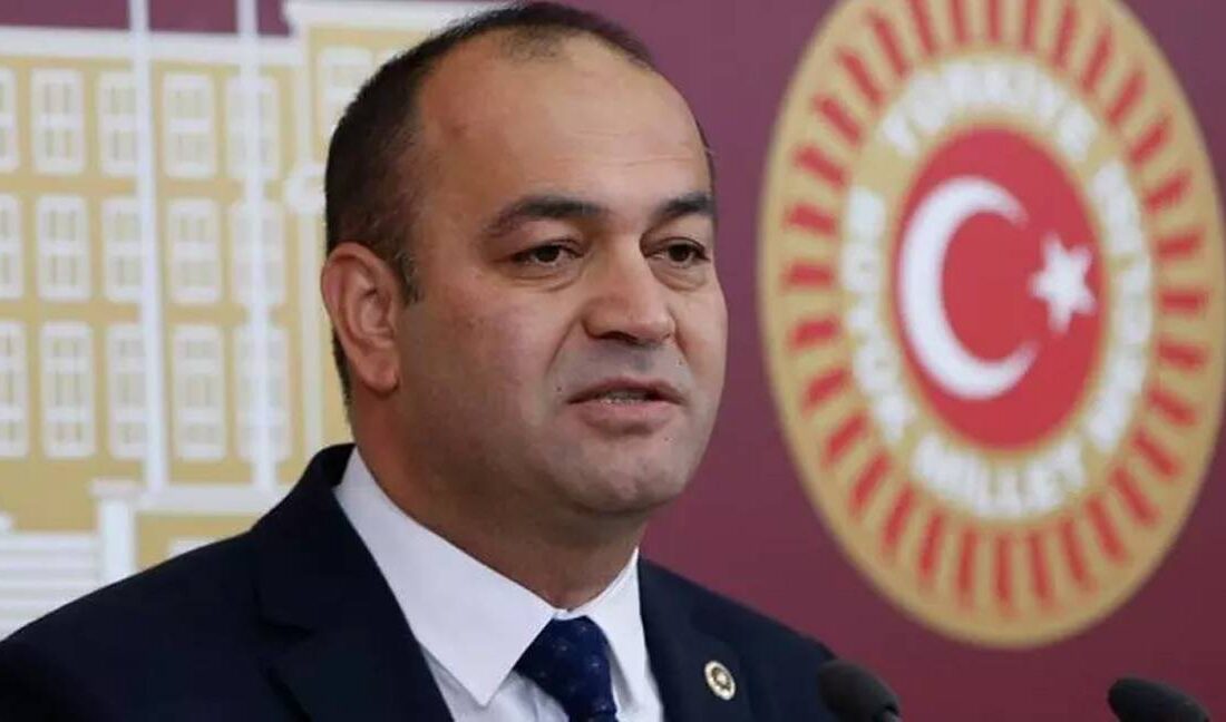 CHP milletvekilleri olan Genel Başkan Yardımcısı Özgür Karabat ile CHP Yüksek Disiplin