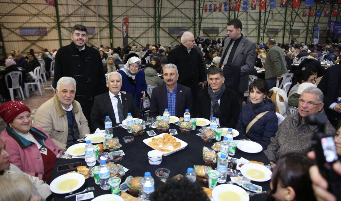 Bursa Büyükşehir Belediyesi’nin Mudanya’da düzenlediği iftar programında yaklaşık 2500 kişi