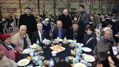 Bursa Büyükşehir Belediyesi’nin Mudanya’da düzenlediği iftar programında yaklaşık 2500 kişi