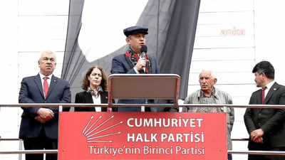 Özgür Özel: “Demokrasilerde efendi Saray’da oturan değil, onu Saray’a çıkaran Yozgatlıların kendisiymiş” CHP Genel Başkanı Özgür Özel, “Sandıkla gelen sandıkla gider. Ama