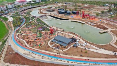 Tiyatro Gösterisi ve Konserlerle Dolu Bir Bayram Uşak Belediyesi, 23