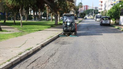 MEZİTLİ BELEDİYESİ EKİPLERİ SAHA ÇALIŞMALARINA DEVAM EDİYOR Mezitli Belediyesi, saha mesaisine ara vermeden devam ediyor. Yol bakım