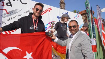 ALANYA, YAMAÇ PARAŞÜTÜNDE DÜNYA SAHNESİNE ÇIKTI Alanya, Dünya Yamaç Paraşütü Hedef Şampiyonası kapsamında 24-27 Nisan tarihlerinde