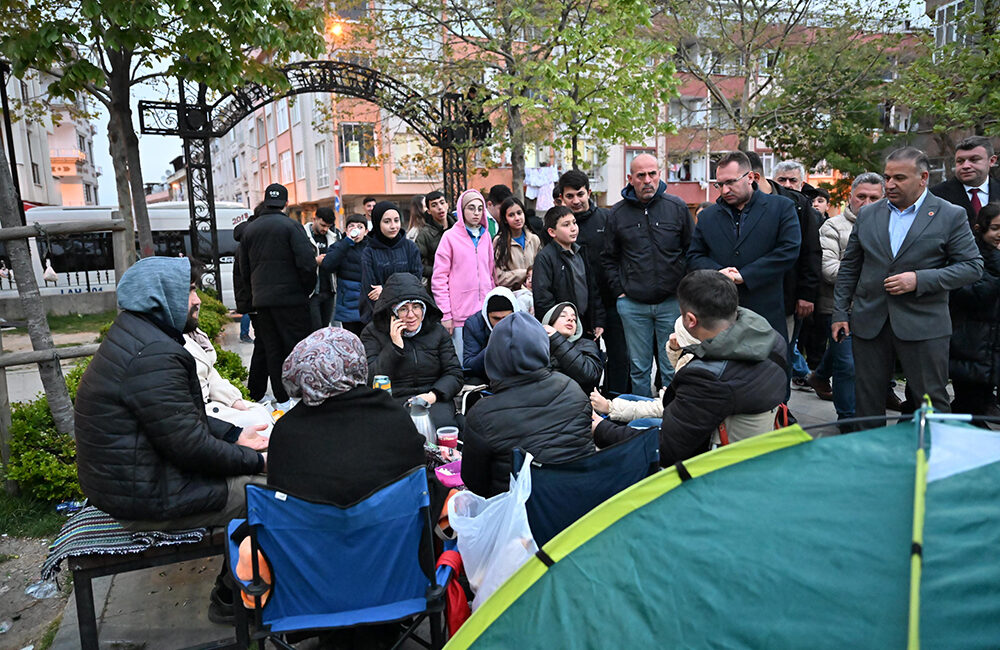 Gaziosmanpaşa Belediyesi, İstanbul’da meydana gelen 6.2 büyüklüğündeki depremin ardından vatandaşın