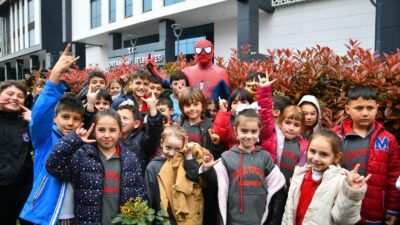ORTAHİSAR BELEDİYESİ’NİN ÇOCUK FESTİVALİ BAŞLADI FESTİVALİN AÇILIŞINA KATILAN YÜZLERCE ÇOCUK, GÖNÜLLERİNCE EĞLENDİ Ortahisar Belediyesi’nin, 23