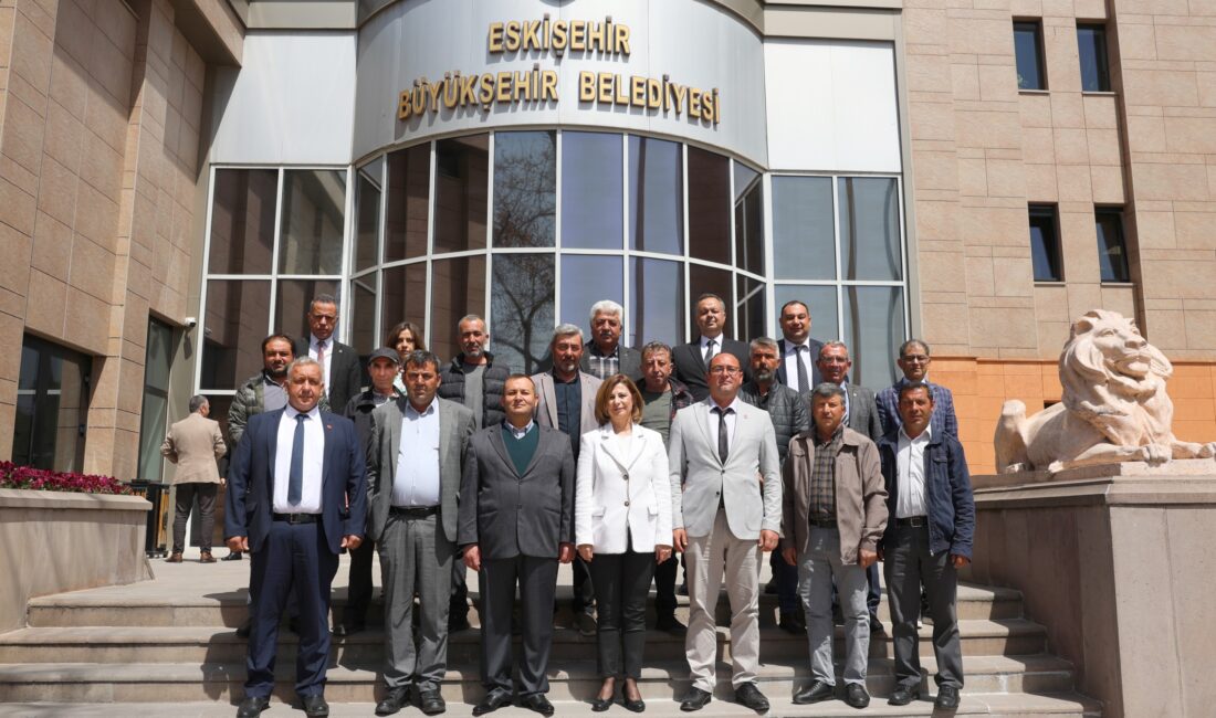 Eskişehir Büyükşehir Belediye Başkanı Ayşe Ünlüce, Han ilçesinde görev yapanmahalle