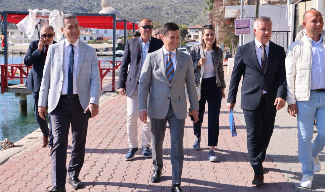 BAŞKAN ÜNLÜ BOZBURUN’DA HALKLA BULUŞTU Marmaris Belediye Başkanı Acar Ünlü, Bozburun Mahallesi’nde vatandaşları ve esnafıziyaret