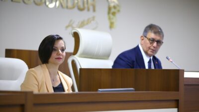 İzmir Büyükşehir Belediye Başkanı Dr. Cemil Tugay, ilçelerde yaşanan sorunları