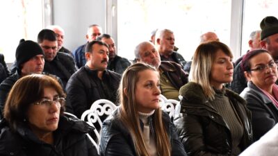 Manisa Büyükşehir’den bölgesel güçlü kooperatifler vurgusu Manisa Büyükşehir Belediyesi üreticilerin kooperatifler çatısı altında birleşmesi, bölgesel güçlü