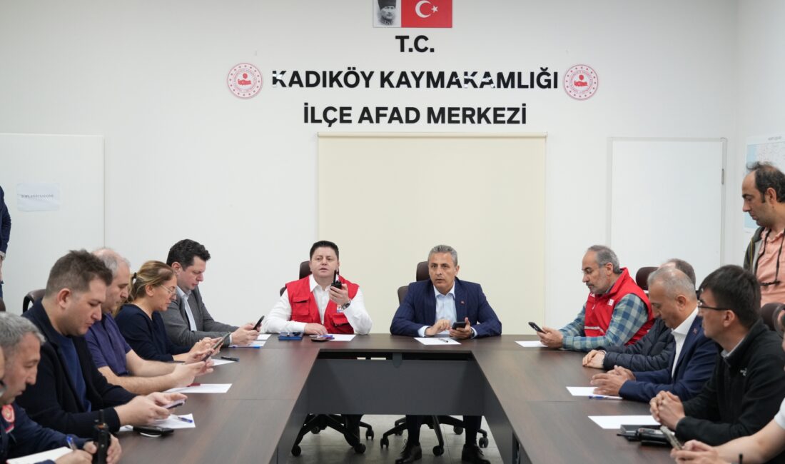 Deprem sonrası evine dönmek istemeyen Kadıköylüler geceyi parklarda ve toplanma