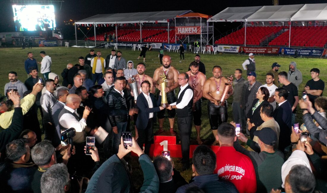 Paşa’nın Aslanı sezona altın kemerle başladı Antalya’nın Gazipaşa ilçesinde bu yıl 3’üncüsü düzenlenen Gazipaşa Yağlı Pehlivan