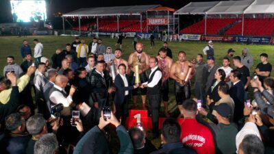 Paşa’nın Aslanı sezona altın kemerle başladı Antalya’nın Gazipaşa ilçesinde bu yıl 3’üncüsü düzenlenen Gazipaşa Yağlı Pehlivan